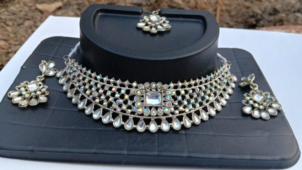 Diva Radiance Choker Set