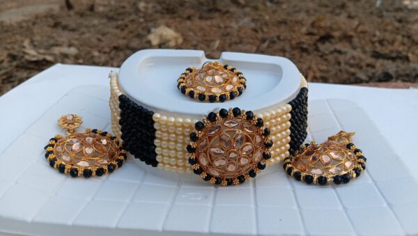 Black & White Charm Set