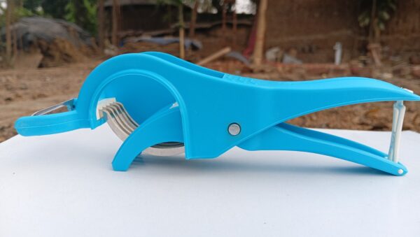 2 in 1 Vegetable & Fruit Multi Cutter 5 Blade Vegetable Cutter with Peeler - Image 2